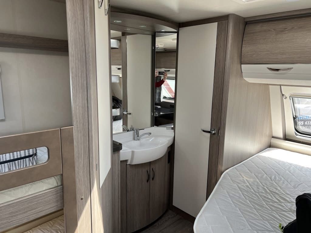 Hobby caravan at wholesale prices - Image 9